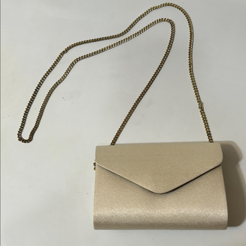 Elegant Gold Metallic Envelope Shoulder Bag with Metal Chain
